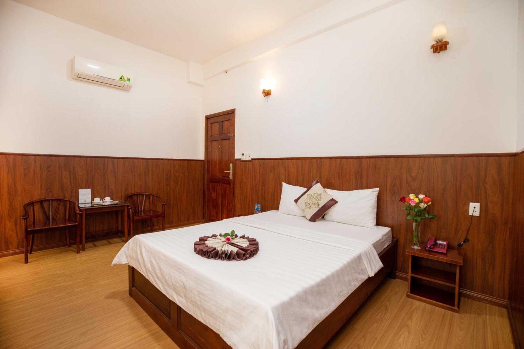 Nhat Minh Etown & Airport Khách sạn 3*